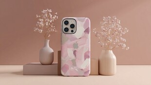 粉色迷彩手机壳与花瓶摆件