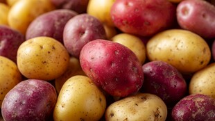 多彩土豆堆叠的视觉盛宴