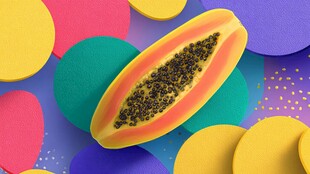 多彩背景上的切开木瓜