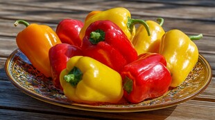 彩椒盛于盘 色彩缤纷诱人