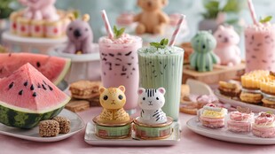 可爱甜点与萌趣玩偶聚会