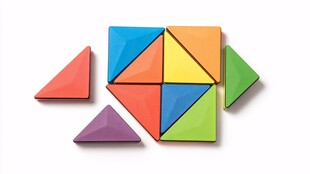 彩色七巧板拼成鱼形图案