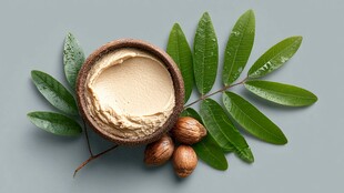 天然坚果面霜与绿植展示