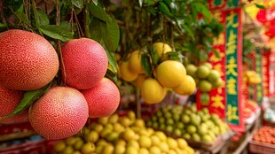 缤纷鲜果摊 洋溢浓郁烟火气