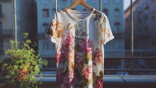 花卉图案短袖T恤展示