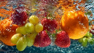 水果入水瞬间绚丽画面