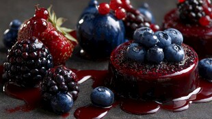 美味浆果甜点诱人呈现