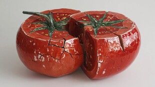 开裂的仿真西红柿摆件