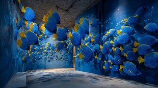 梦幻蓝色鱼群艺术装置