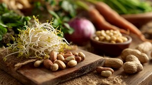 新鲜蔬菜与坚果的健康组合