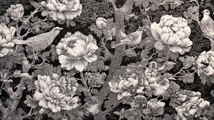 黑白浮雕花卉与飞鸟图景