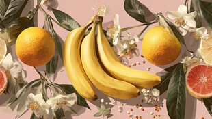 水果花卉组合的清新画面