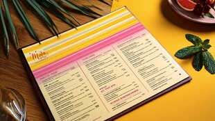 彩色条纹风精美餐厅菜单