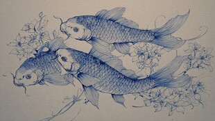 蓝墨绘锦鲤伴花卉图案
