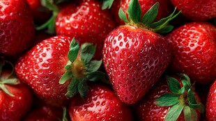 新鲜饱满的红草莓