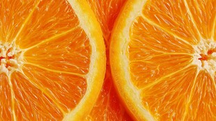 新鲜多汁的切片橙子