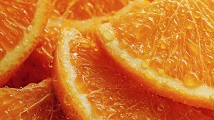 新鲜多汁的橙子切片