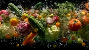 缤纷蔬菜水花飞溅瞬间