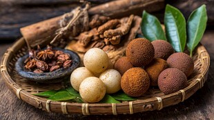 竹盘里的多样传统食材