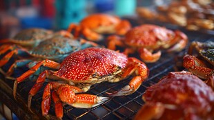 烤架上的多彩螃蟹
