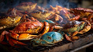 多样螃蟹烧烤中