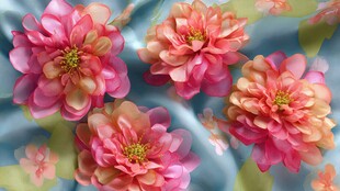 绚丽花卉图案的精美织物
