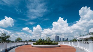 蓝天白云下的城市观景平台