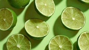 青柠切片的清新视觉盛宴