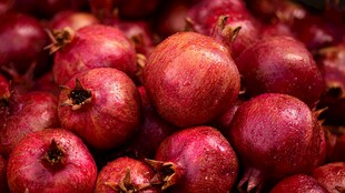 饱满红石榴 诱人鲜果堆