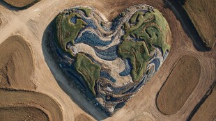 心形大地景观展现地球之美