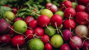 多彩萝卜堆 新鲜又诱人