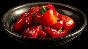 碗中红甜椒 色泽诱人