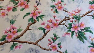 手绘粉色花卉枝叶图案