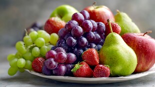 一盘多彩新鲜水果拼盘