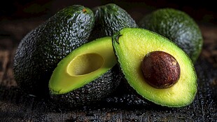 新鲜牛油果展示