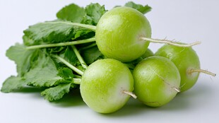 鲜嫩青萝卜 带翠绿茎叶