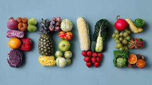 用蔬果拼成的 FIVE