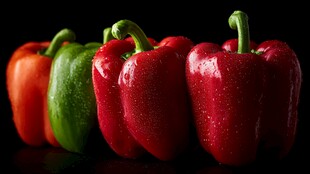 彩椒排列 水珠点缀的鲜丽