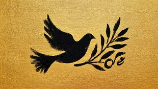 金色背景上的和平鸽剪影