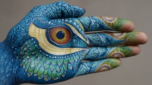 手绘奇幻眼纹艺术手掌