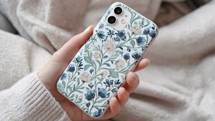 花卉图案手机壳优雅展示