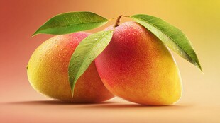 新鲜诱人的双生芒果