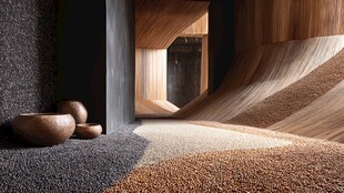 木质曲线空间的静谧角落