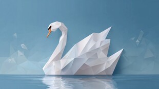 折纸天鹅静浮于蓝色水面